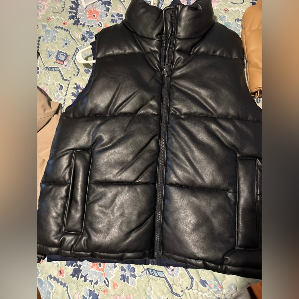 Hollister vest